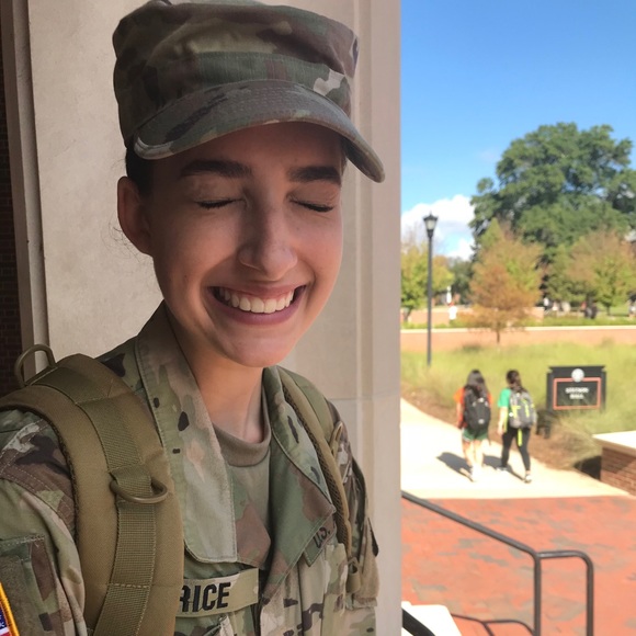 Meet your Posher, Linds - Picture 6 of 8